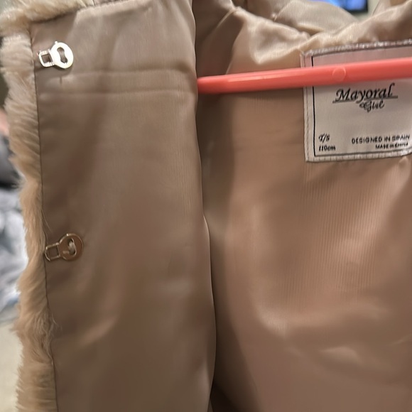 Girls faux fir hooded vest - Picture 6 of 10